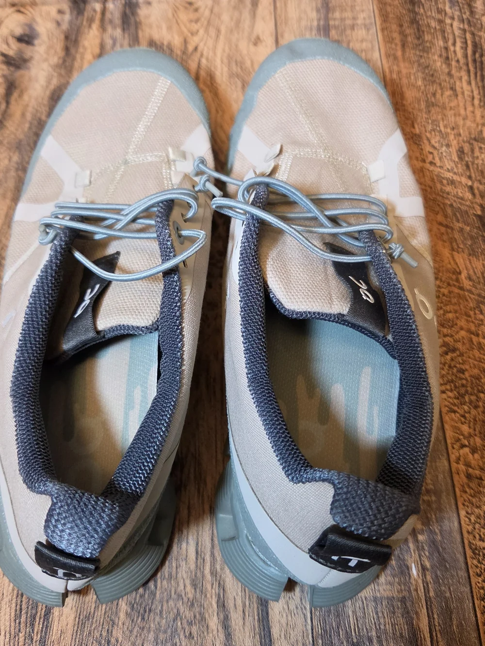 On Cloud Running Womens Low-Profile Running Shoes in Beige/Blue
